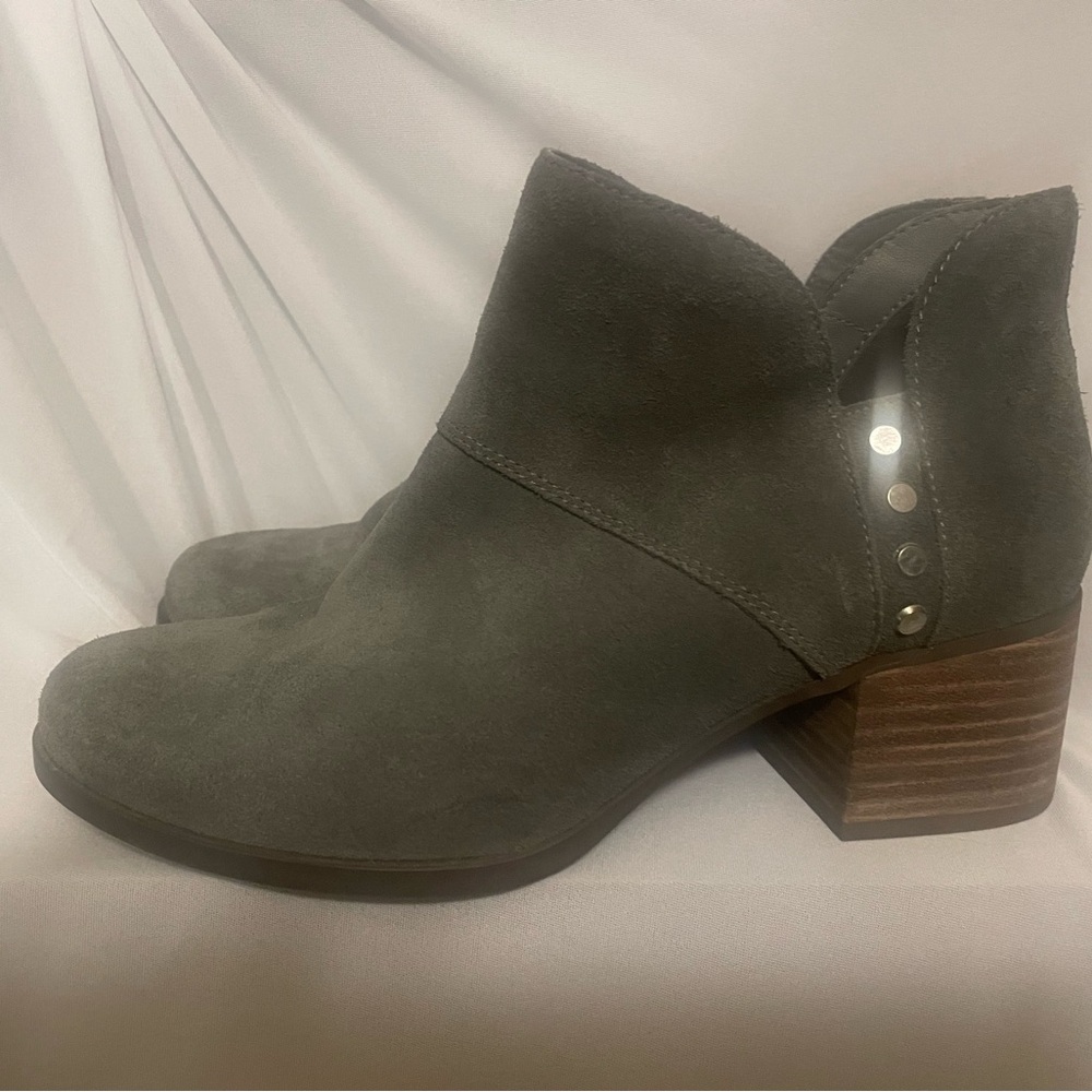 Kookaburra Gray Suede Ankle Boots